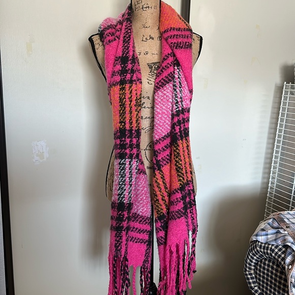 FREE PEOPLE HOMECOMING PLAID BLANKET SCARF - Picture 7 of 12